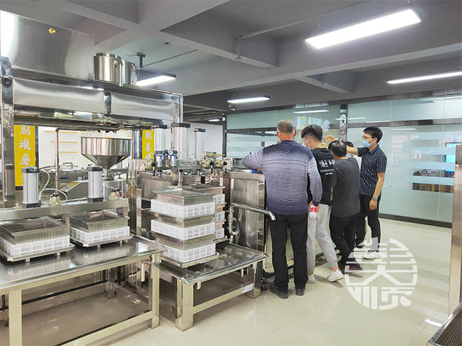 山東客戶(hù)選擇自動(dòng)干豆腐機(jī)器，改變傳統(tǒng)手工生產(chǎn)干豆腐