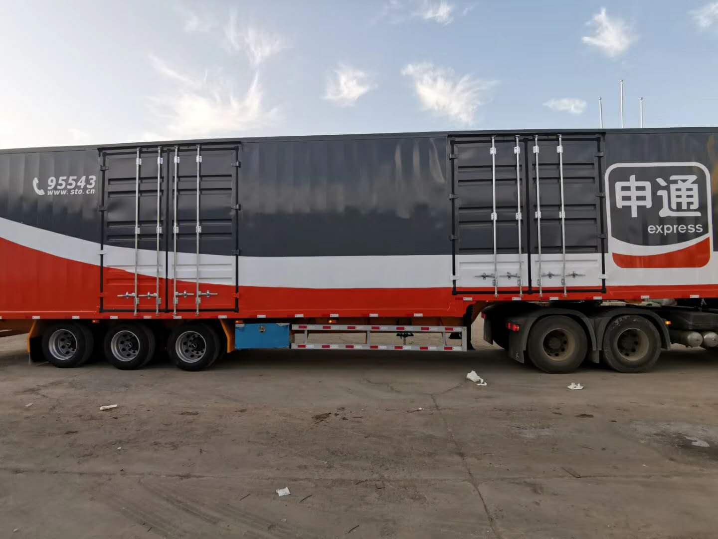 集裝箱廂式車(chē)