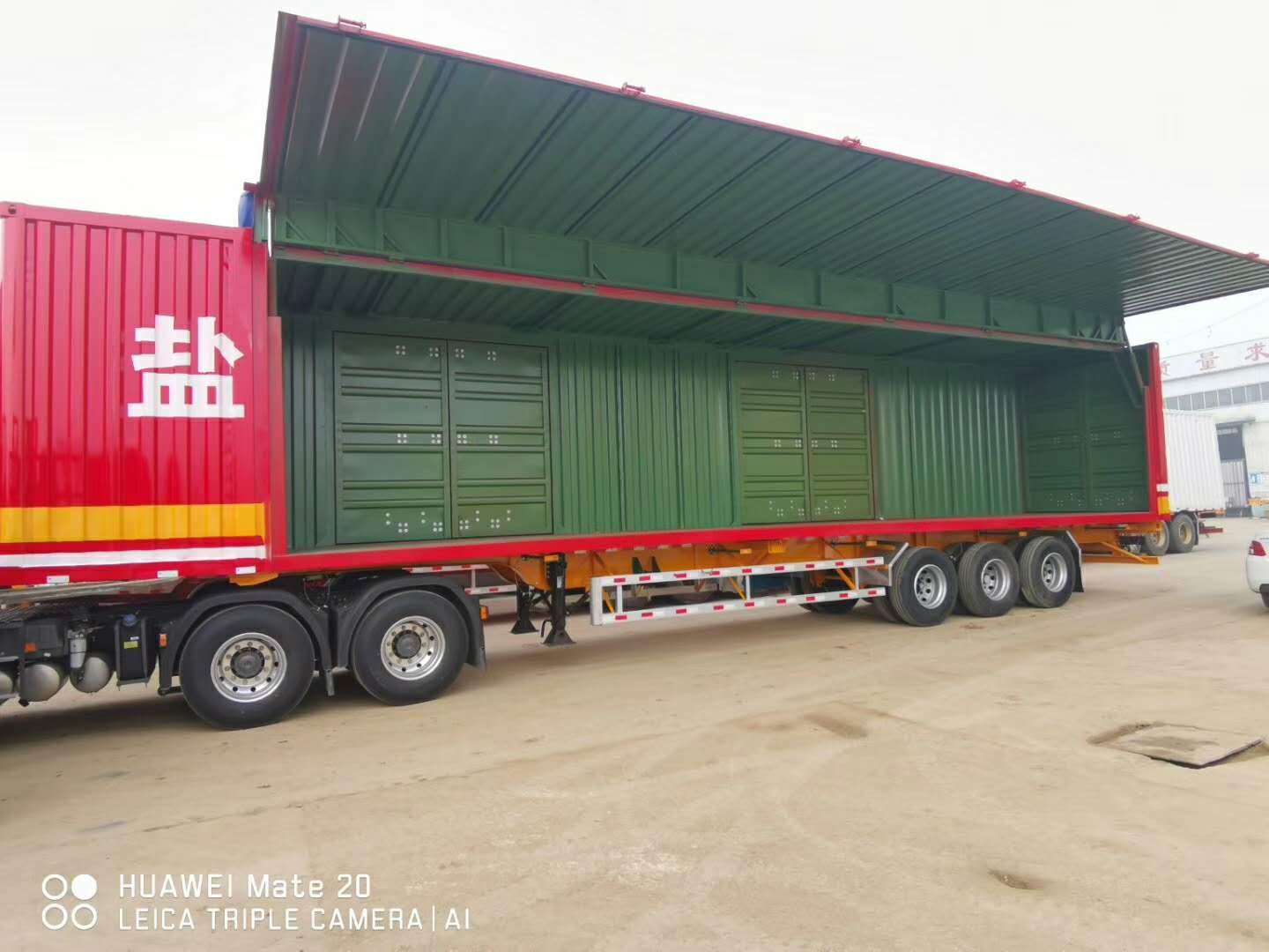 廂式運(yùn)輸半掛車(chē)