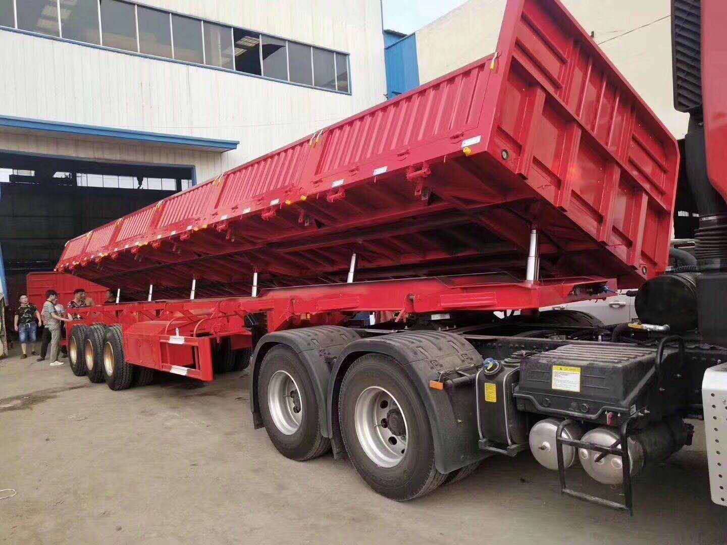 側(cè)翻自卸車(chē)